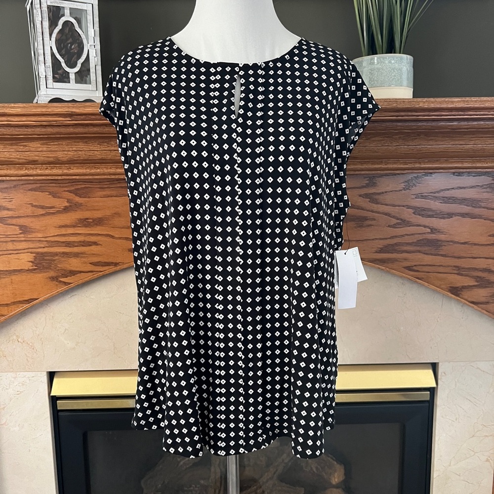 Liz Claiborne Black and White Geometric Sleeveless Blouse‎ Size Large NEW